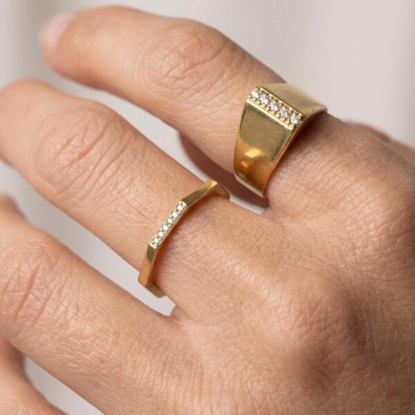 טבעת עזריאלי עשויה זהב 14 קראט בשיבוץ יהלומים